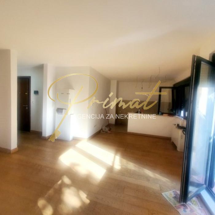 Lux novogradnja na Autokomandi