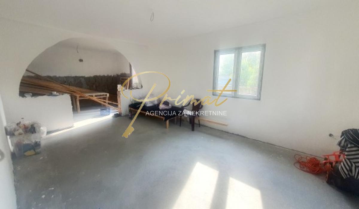 Ozakonjena kuća u Borči P+1+PK