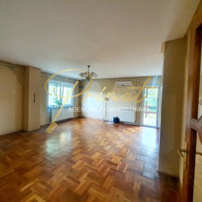 Kuca 190m + garaza 36m bez ulaganja