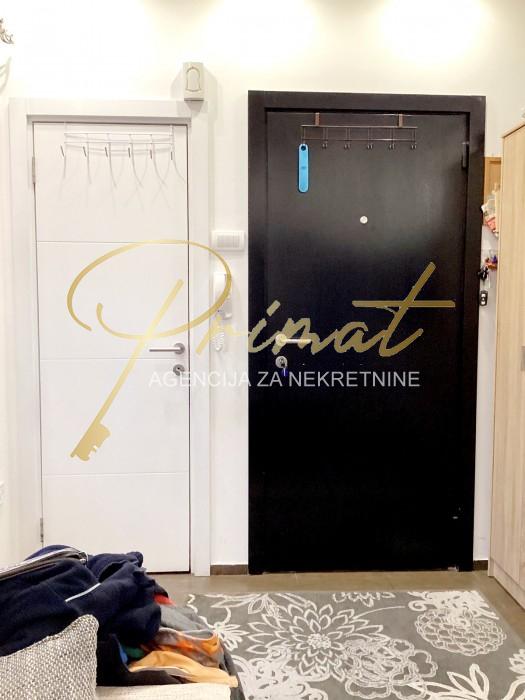 Trosoban stan u Batajnici