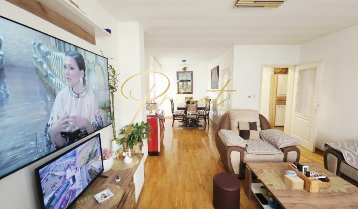 Lux kuca sa dve stambene jedinice