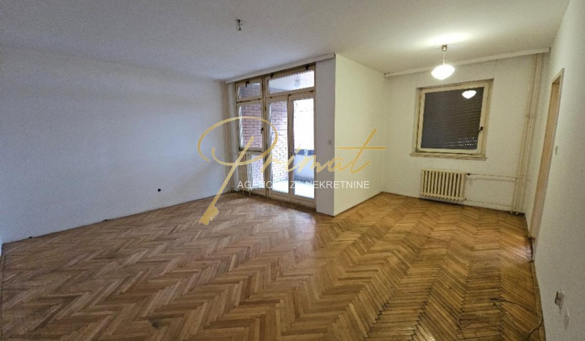 Trosoban stan Vukov spomenik