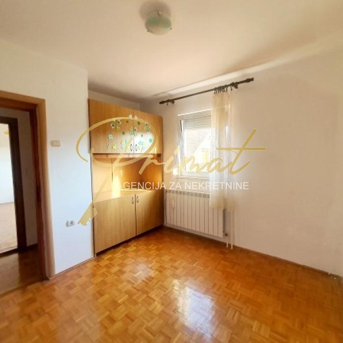 Kuca 190m + garaza 36m bez ulaganja