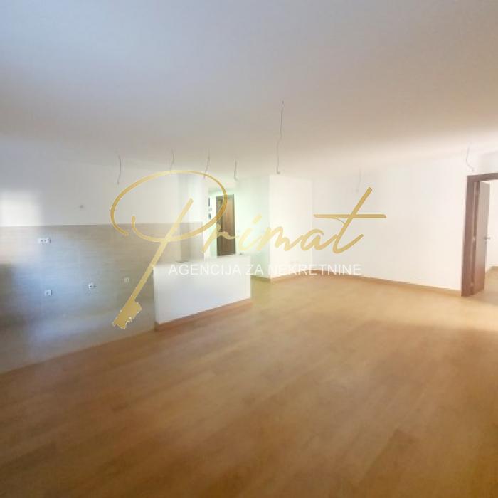 Lux novogradnja na Autokomandi