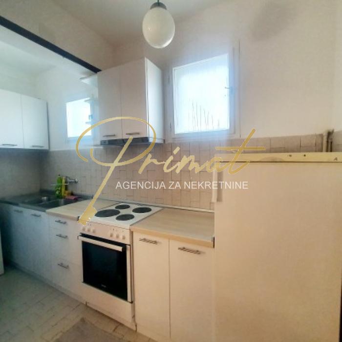 Namestena kuca u Borci