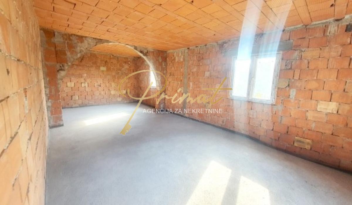 Ozakonjena kuća u Borči P+1+PK