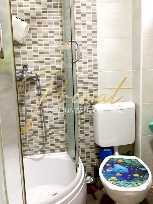 Trosoban stan u Batajnici