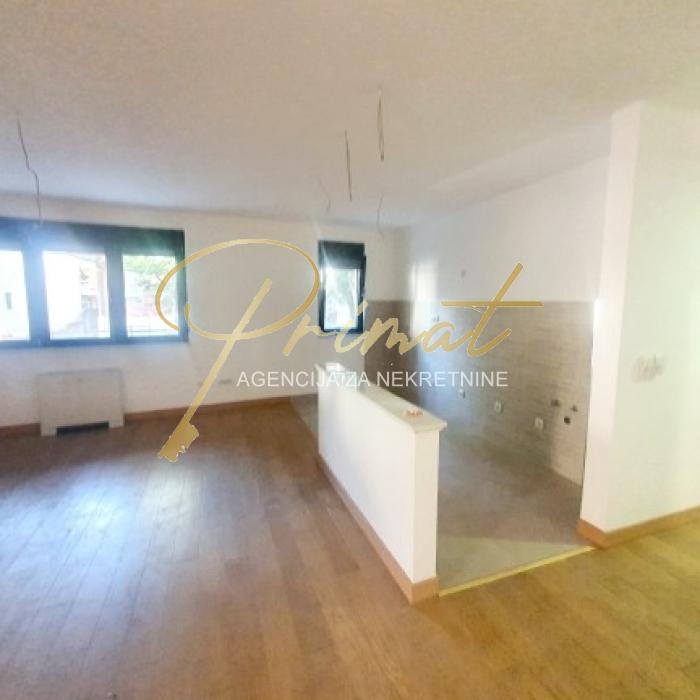 Lux novogradnja na Autokomandi