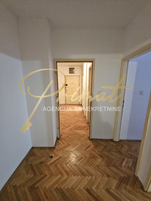 Trosoban stan Vukov spomenik