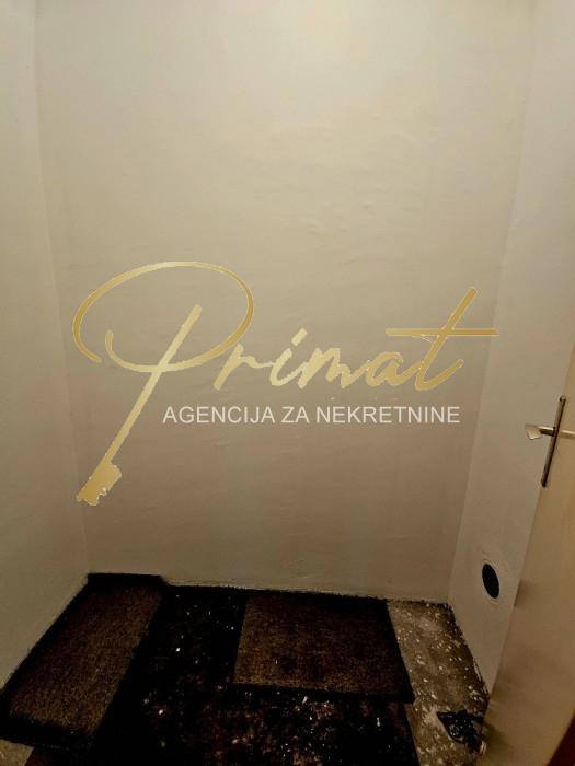 Trosoban stan Vukov spomenik