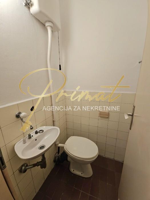 Trosoban stan Vukov spomenik