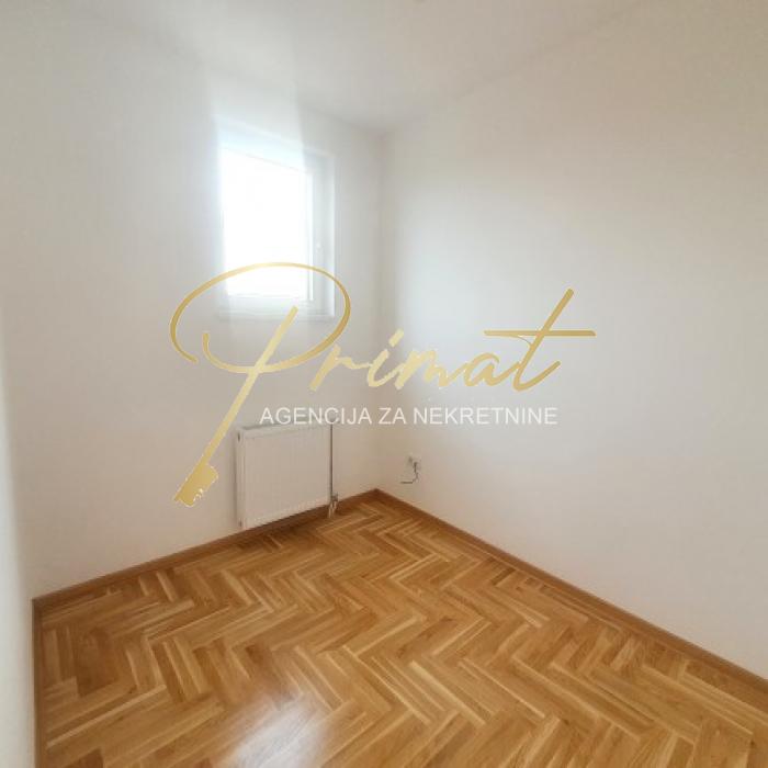 Novogradnja u Borci sa gradjevinskom dozvolom, plus dvoriste 35 kvadratnih metara