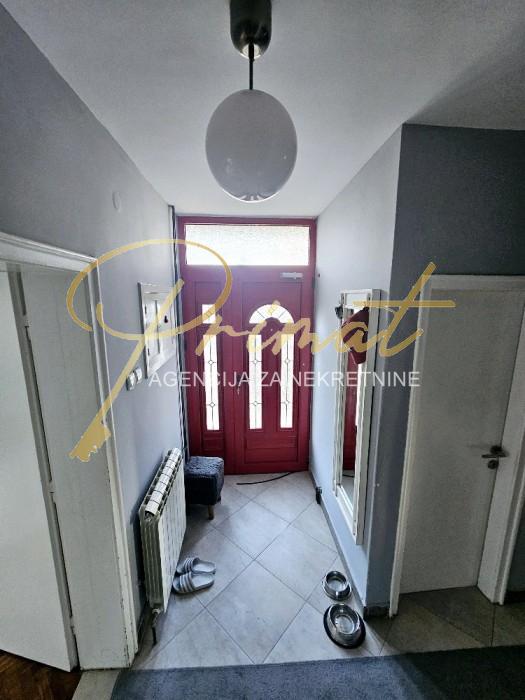 Renovirana kuća u Borči, moze na kredit
