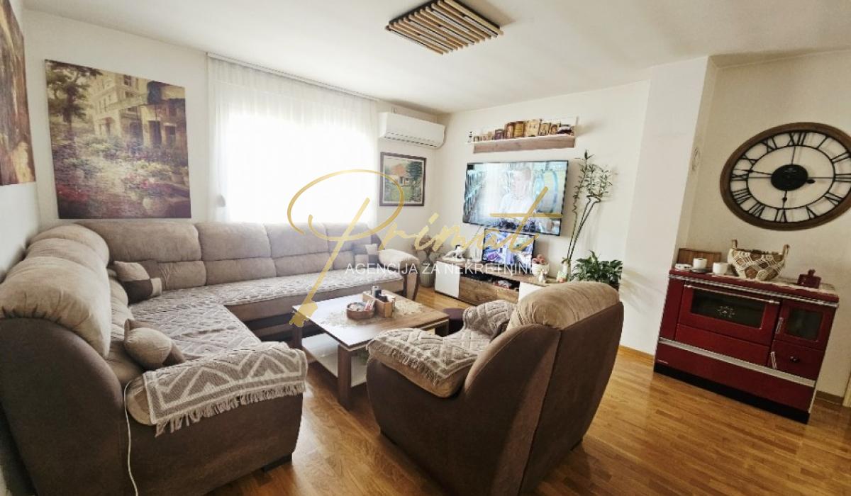 Lux kuca sa dve stambene jedinice