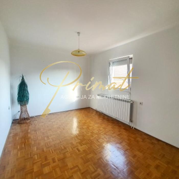 Kuca 190m + garaza 36m bez ulaganja