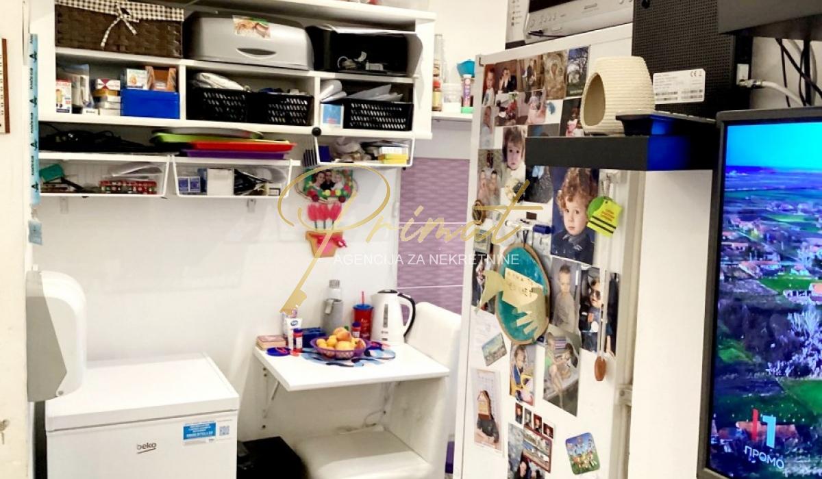 Trosoban stan u Batajnici