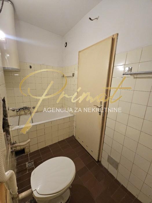 Trosoban stan Vukov spomenik