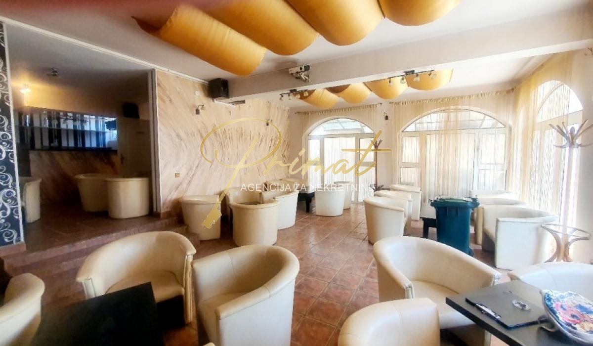 Lokal 90 kv + dvoriste 40 kv, uknjizen kao stan