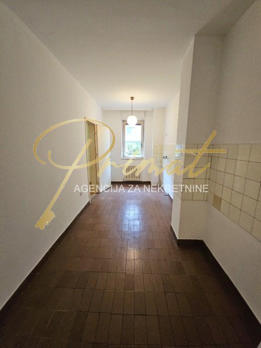 Trosoban stan Vukov spomenik