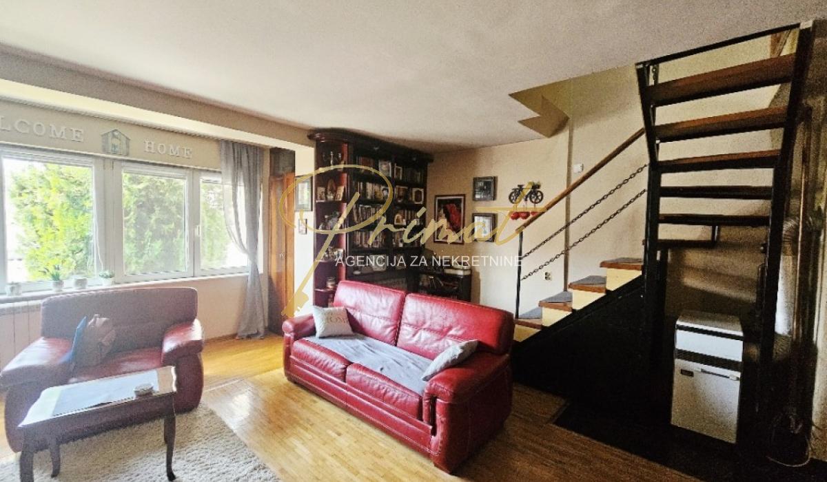 Cetvorosoban stan, duplex u Borci