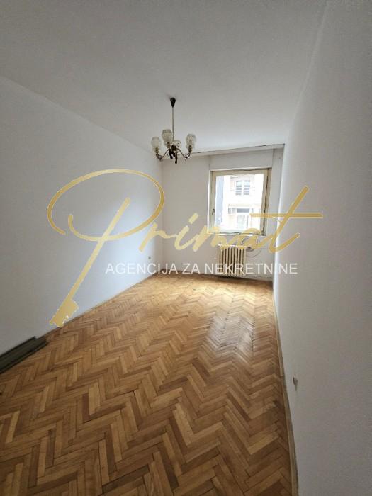 Trosoban stan Vukov spomenik