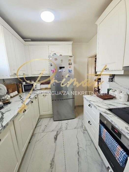 Lux kuca sa dve stambene jedinice