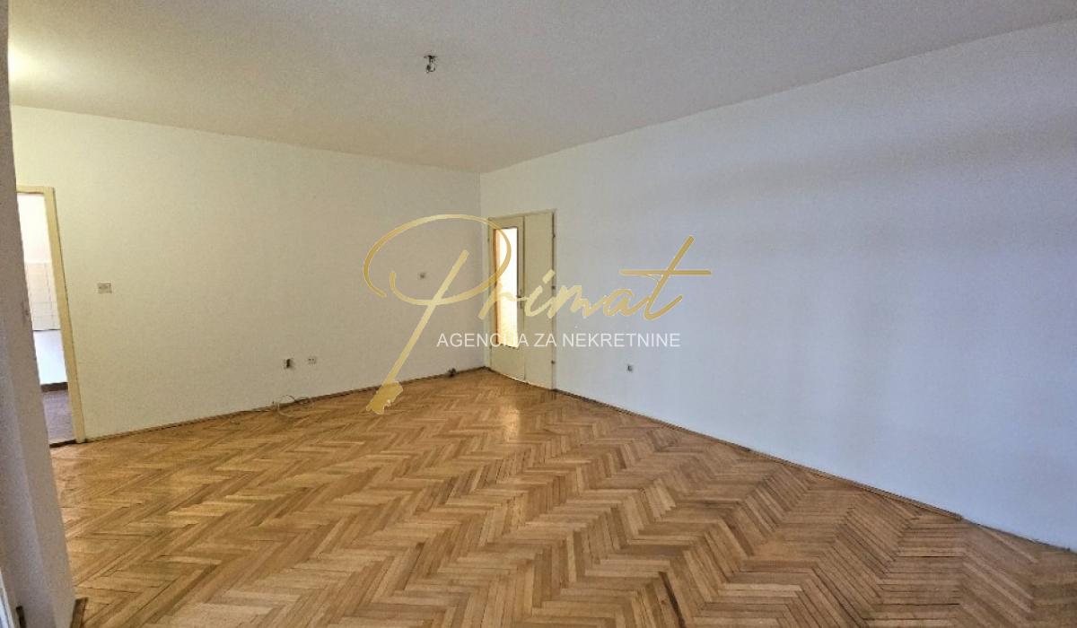 Trosoban stan Vukov spomenik