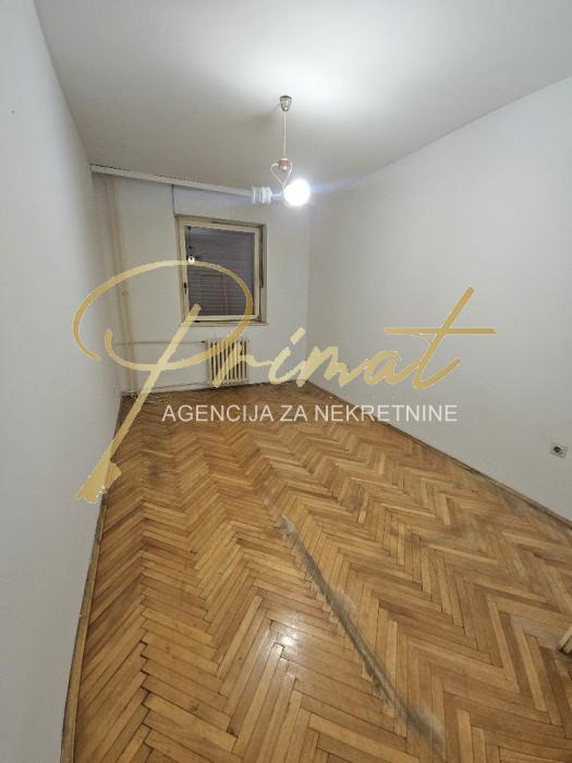 Trosoban stan Vukov spomenik