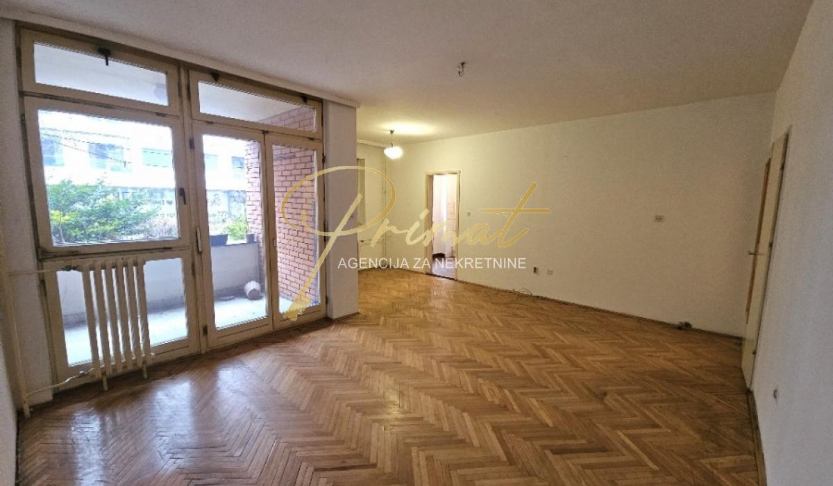 Trosoban stan Vukov spomenik