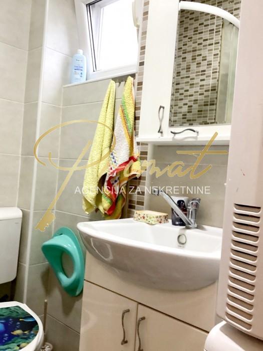 Trosoban stan u Batajnici