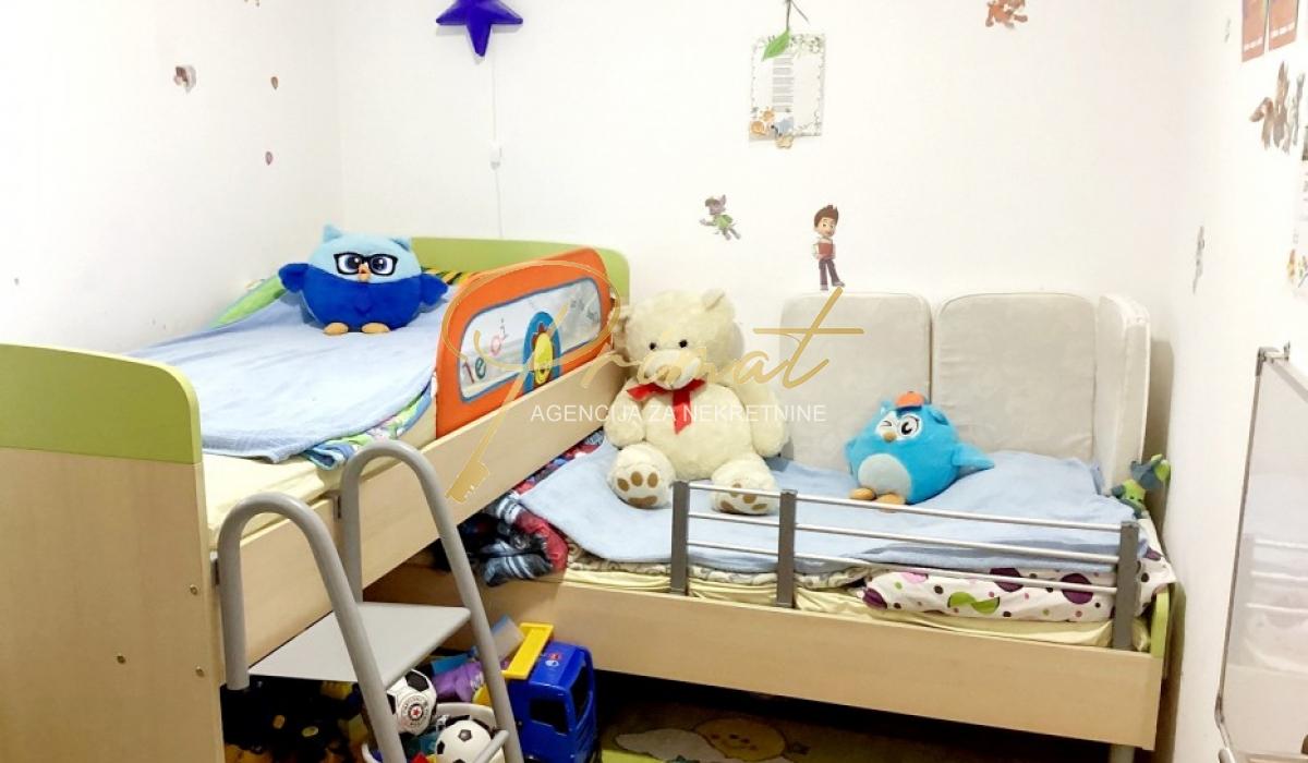 Trosoban stan u Batajnici