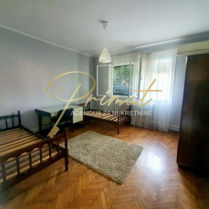 Namestena kuca u Borci