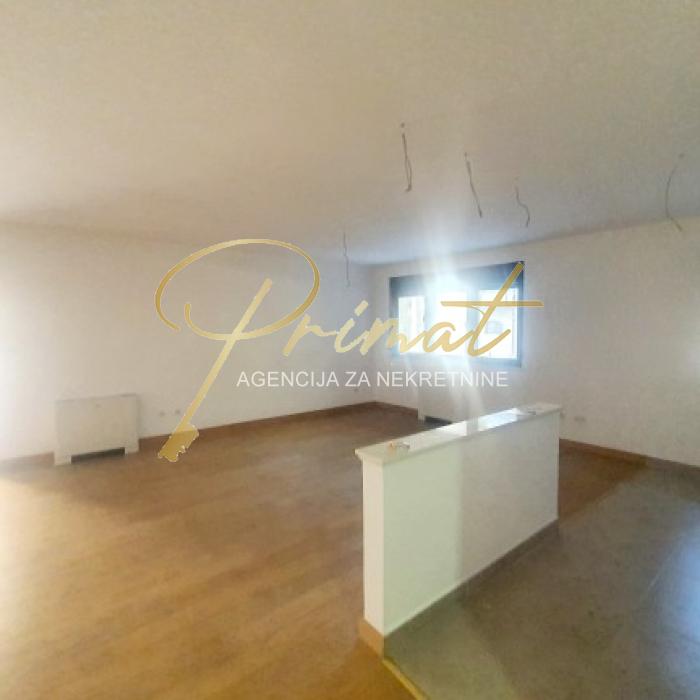 Lux novogradnja na Autokomandi