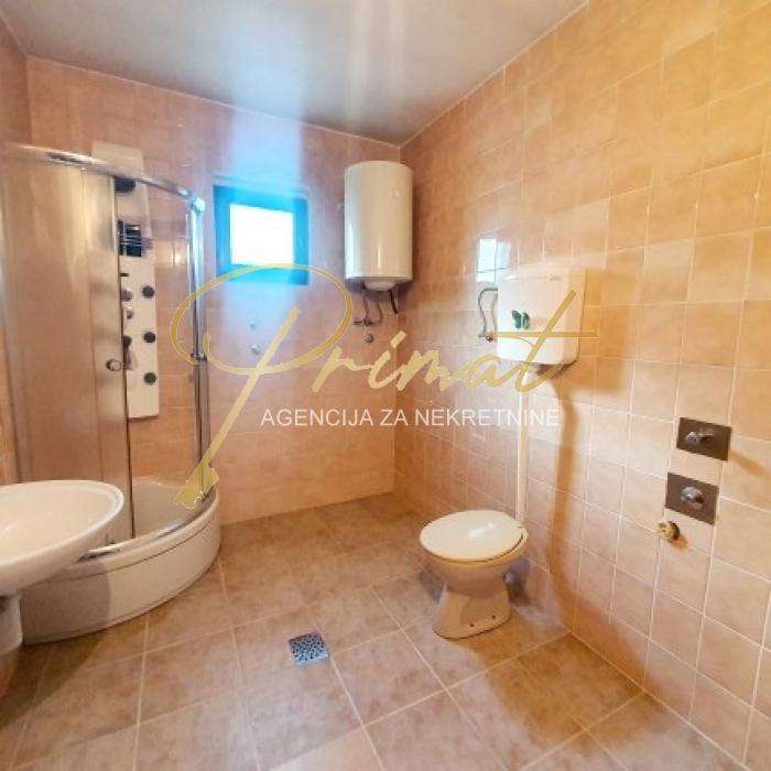 Kuca 190m + garaza 36m bez ulaganja