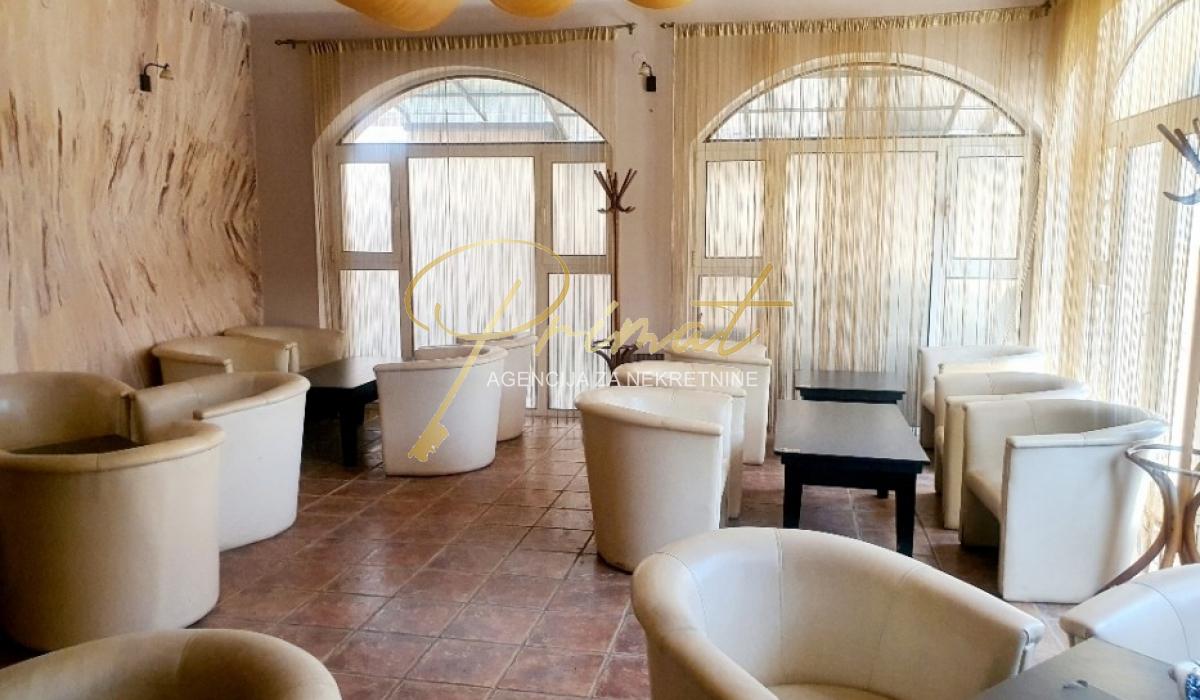 Lokal 90 kv + dvoriste 40 kv, uknjizen kao stan